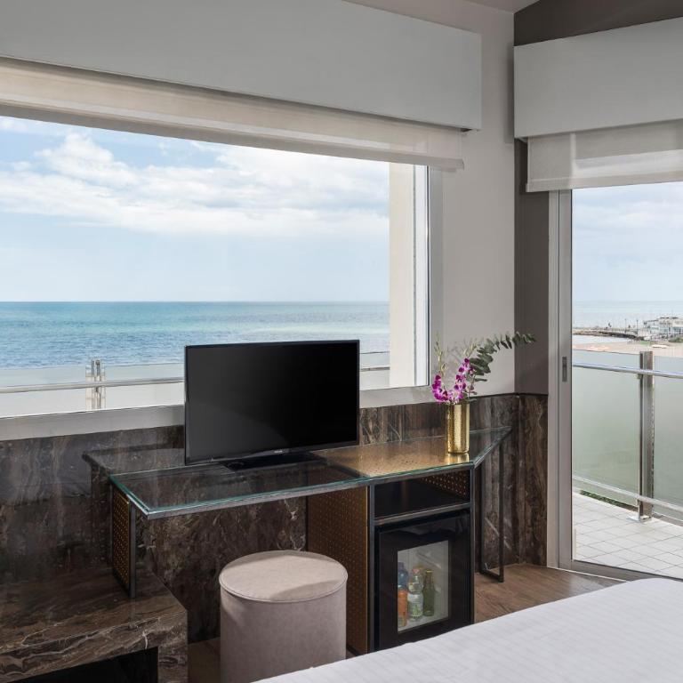 Hotel Michelangelo - Superior Double Room with Sea View - 6