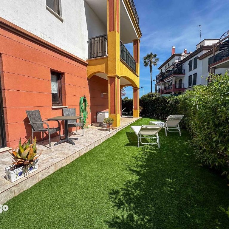 Stunning Garden Apartment - 6 people - HEN01 - Three-Bedroom Apartment - 15