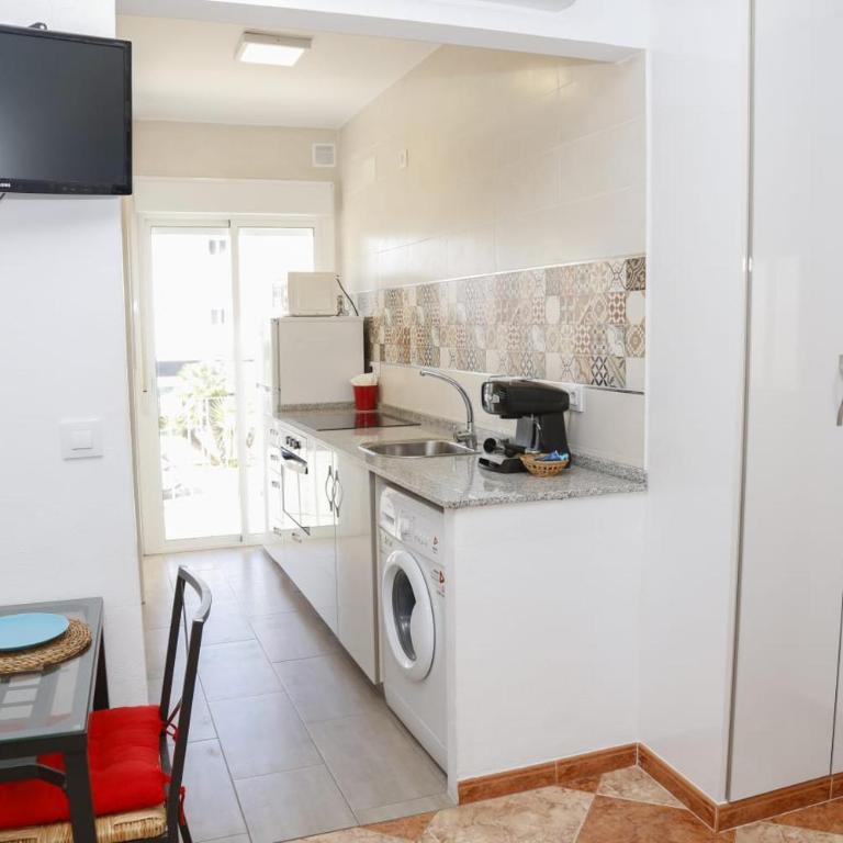 Alojamientos EL PUNTO PLAYA CONIL - Apartamento de 1 Dormitorio con balcón y vistas a la ciudad - 3
