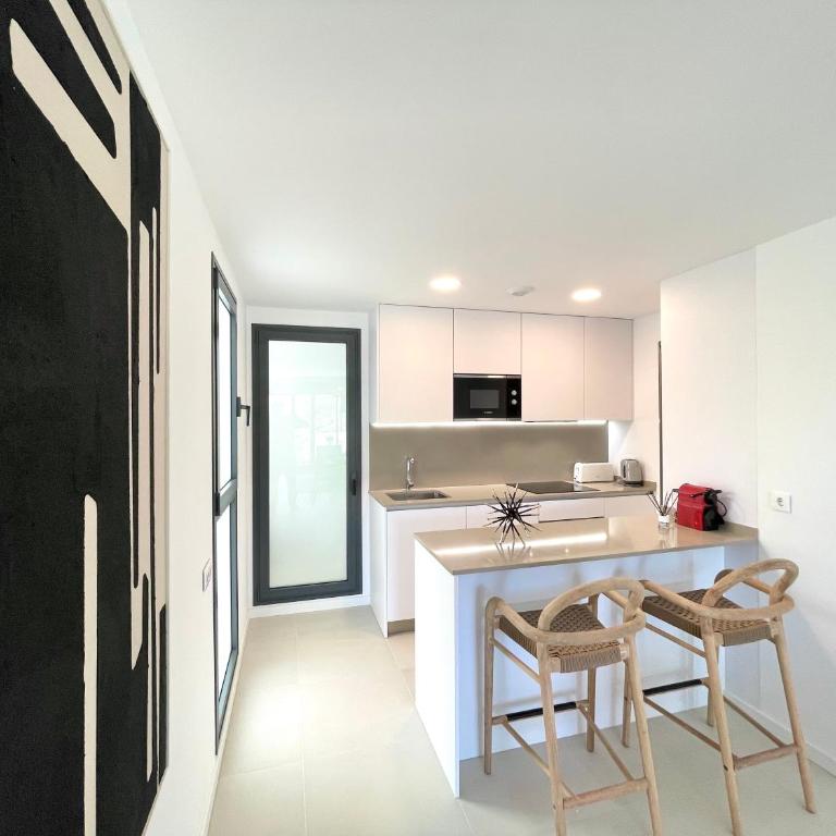 Beach Paradise 2 Bedrooms - Two-Bedroom Apartment - 3