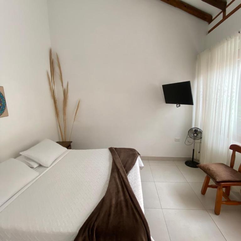 Hospedaje Villa Monica - Double Room with Private Bathroom - 2