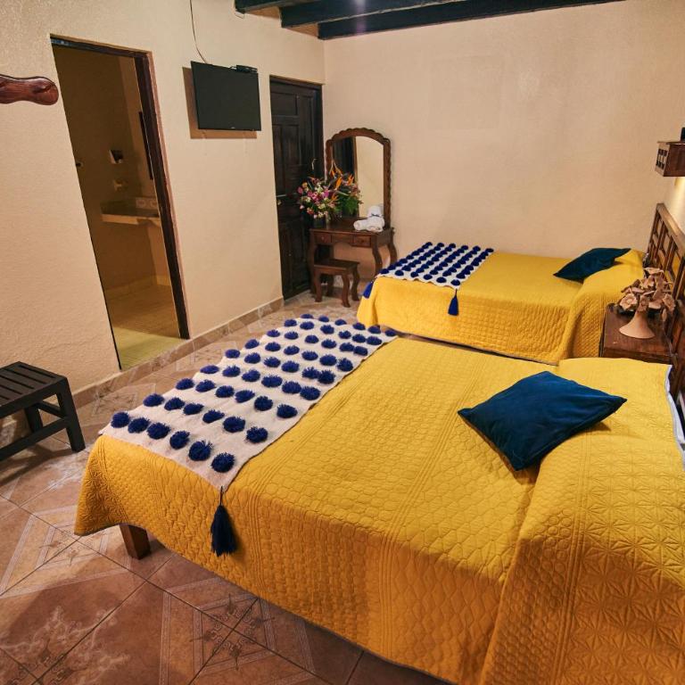 Hotel Palacio de Moctezuma - Triple Room - 9