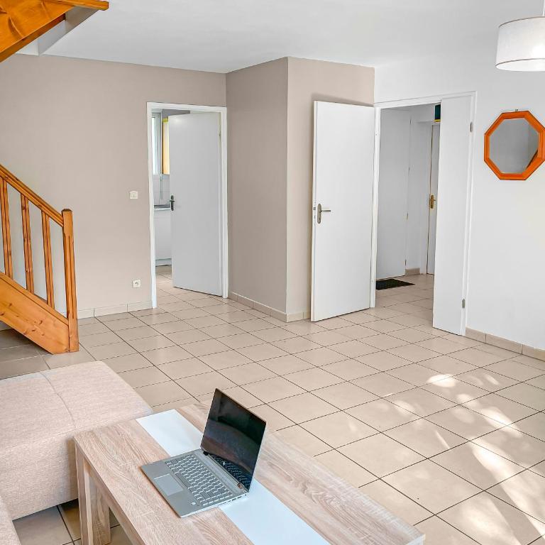 Limoges, résidence fermée, 3 chambres, piscine, parking, 6 pers - Maison 3 Chambres - 5
