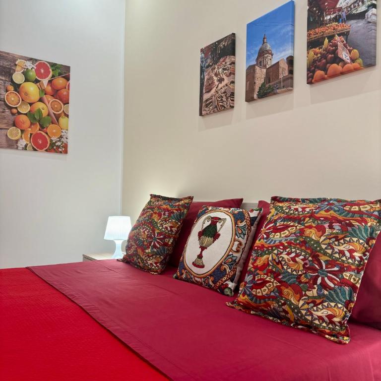 D'Aragona Guest House - Deluxe King Room - 1