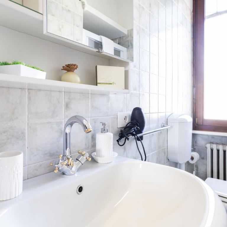 San Zeno Nascosta by Reasy&Busy - Two-Bedroom Apartment - 15