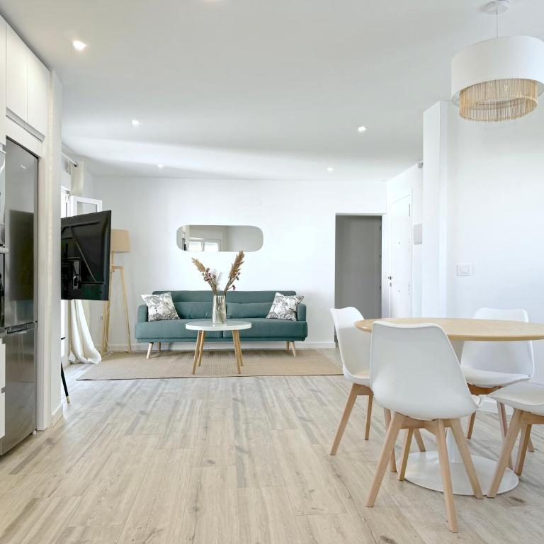 Apartamentos Le Smeraldine - Tu Mirador al Mar Familias o Parejas - Two-Bedroom Apartment - 2