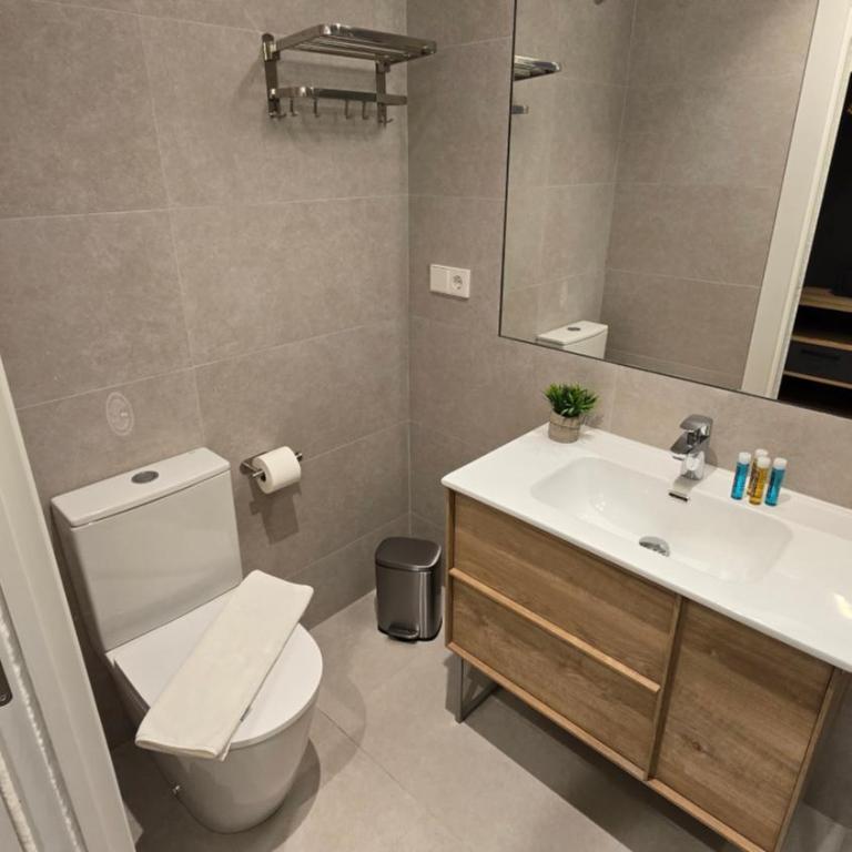 Hostal Rambla 24 by Holihome - Twin Room - 6