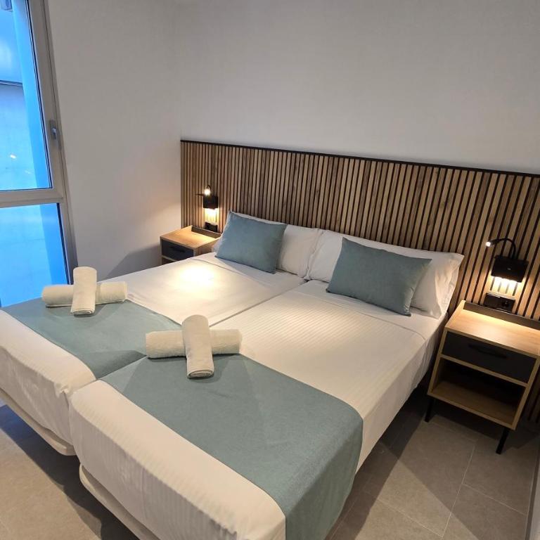 Hostal Rambla 24 by Holihome - Superior Twin Room - 9