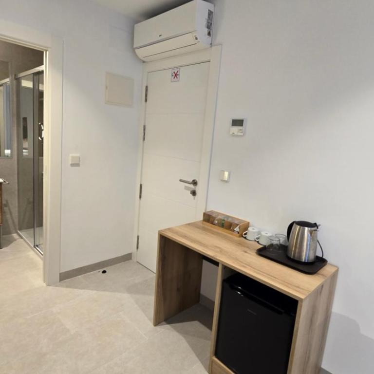 Hostal Rambla 24 by Holihome - Superior Twin Room - 5
