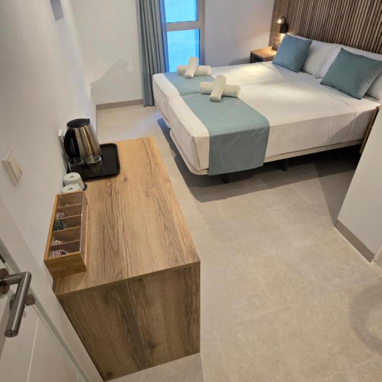 Hostal Rambla 24 by Holihome - Superior Twin Room - 6