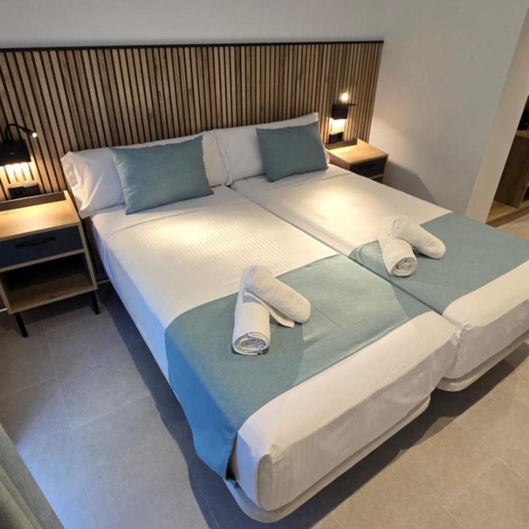 Hostal Rambla 24 by Holihome - Superior Twin Room - 2