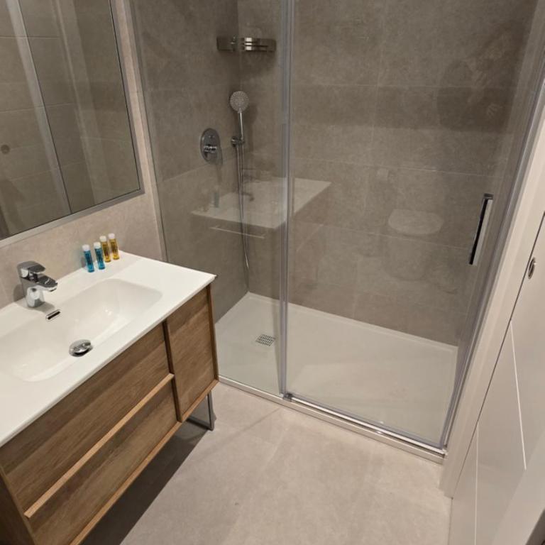 Hostal Rambla 24 by Holihome - Superior Twin Room - 1