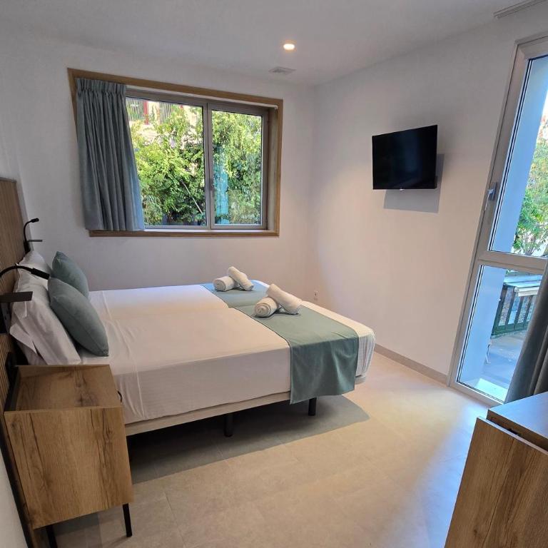 Hostal Rambla 24 by Holihome - Deluxe Twin Room - 8
