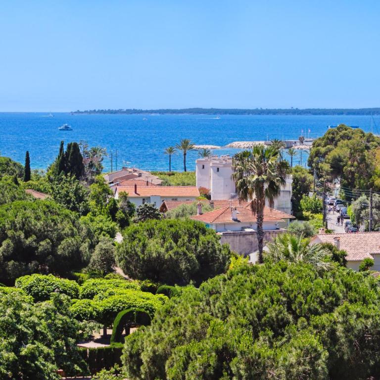DUPLEX VILLA LES PINS 89m2 et terrasse 30m2 - Appartement 3 Chambres - Étage Supérieur - 17