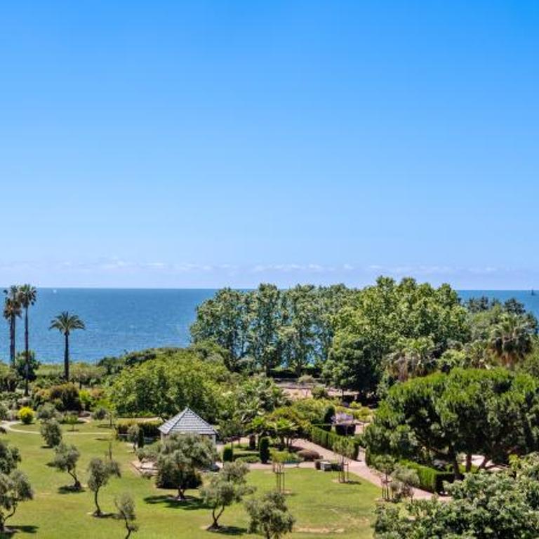 DUPLEX VILLA LES PINS 89m2 et terrasse 30m2 - Appartement 3 Chambres - Étage Supérieur - 48