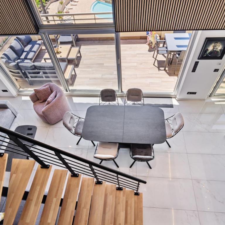DUPLEX VILLA LES PINS 89m2 et terrasse 30m2 - Appartement 3 Chambres - Étage Supérieur - 23