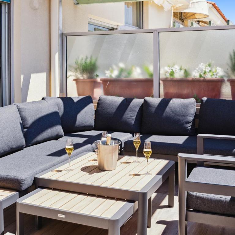 DUPLEX VILLA LES PINS 89m2 et terrasse 30m2 - Appartement 3 Chambres - Étage Supérieur - 46