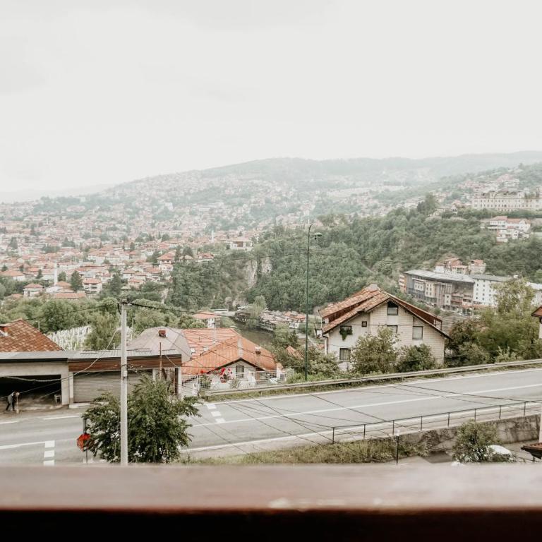 3-Bedroom Residence - Prime Location with City View and Parking - Apartman sa 3 Spavaće Sobe - 6