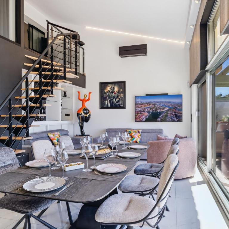 DUPLEX VILLA LES PINS 89m2 et terrasse 30m2 - Appartement 3 Chambres - Étage Supérieur - 20