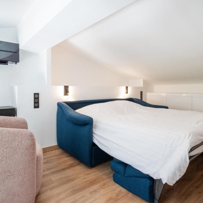 DUPLEX VILLA LES PINS 89m2 et terrasse 30m2 - Appartement 3 Chambres - Étage Supérieur - 14