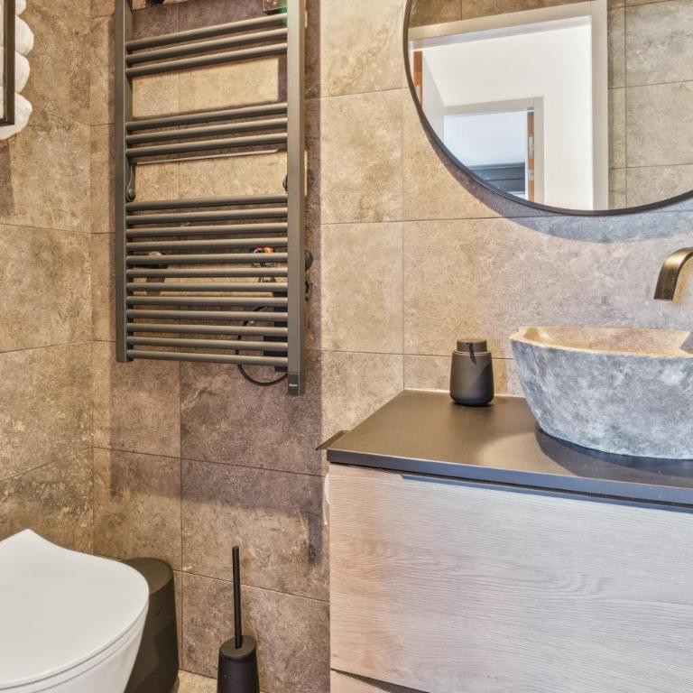 DUPLEX VILLA LES PINS 89m2 et terrasse 30m2 - Appartement 3 Chambres - Étage Supérieur - 42