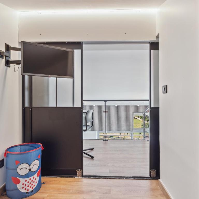DUPLEX VILLA LES PINS 89m2 et terrasse 30m2 - Appartement 3 Chambres - Étage Supérieur - 38