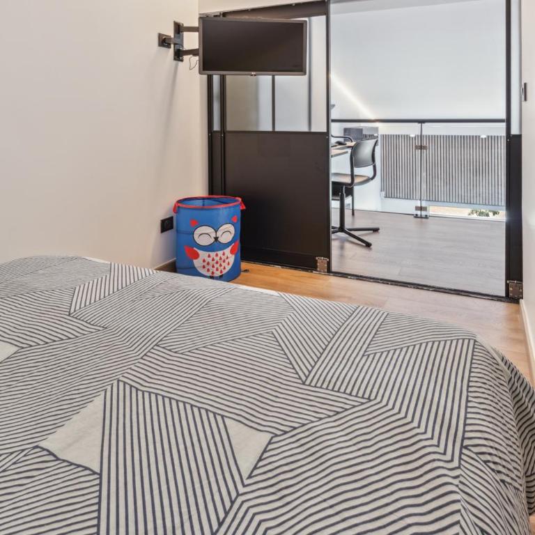 DUPLEX VILLA LES PINS 89m2 et terrasse 30m2 - Appartement 3 Chambres - Étage Supérieur - 36