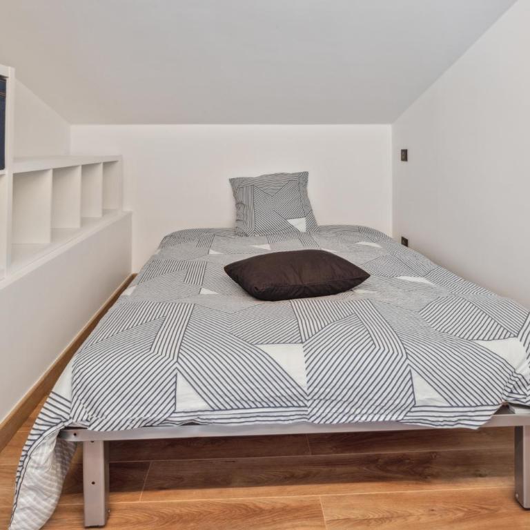 DUPLEX VILLA LES PINS 89m2 et terrasse 30m2 - Appartement 3 Chambres - Étage Supérieur - 37
