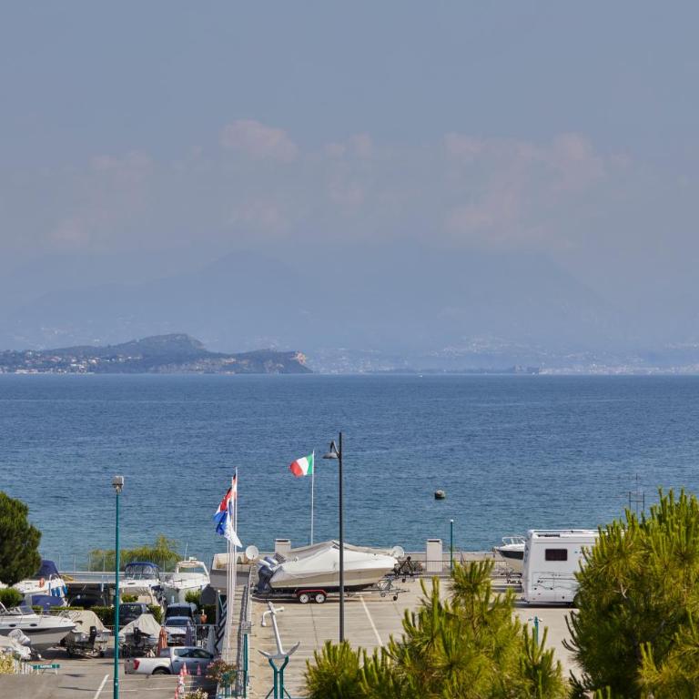 La Finestra sul lago - 100mt lake - wonderful lake view for 6 people, pool, free parking - Appartamento con 3 Camere da Letto - 18