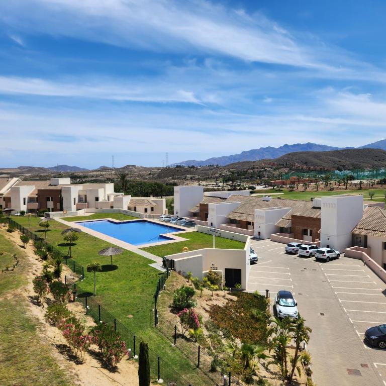 Ático esquinero con preciosas vistas al Valle del Este Golf con piscina comunitaria! - Apartamento de 3 dormitorios - 13