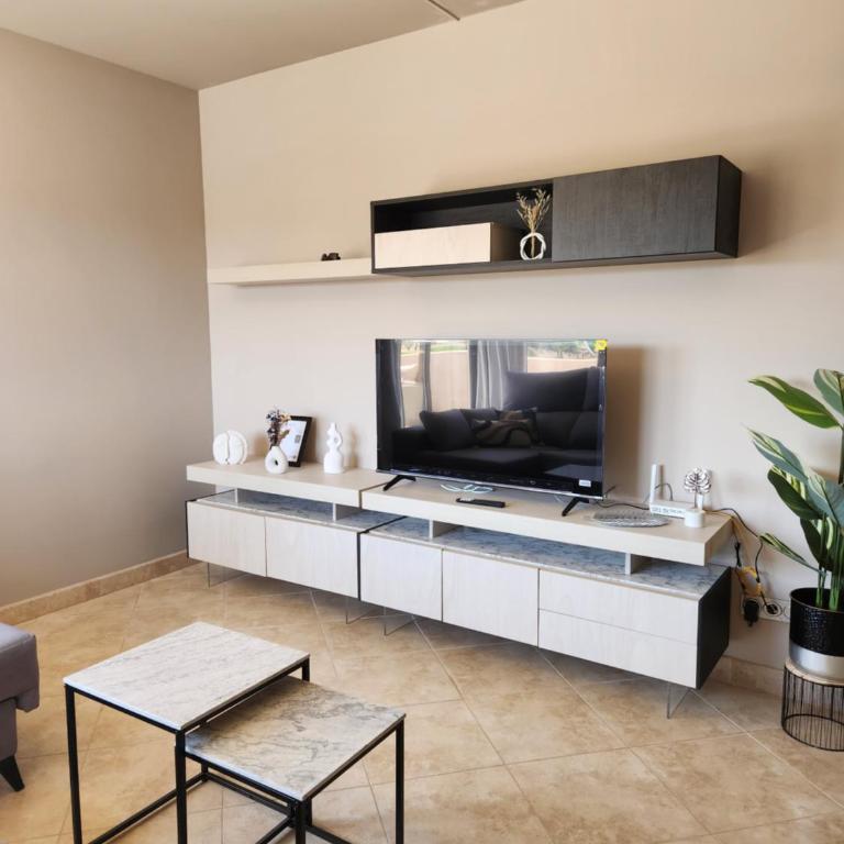 Ático esquinero con preciosas vistas al Valle del Este Golf con piscina comunitaria! - Apartamento de 3 dormitorios - 17