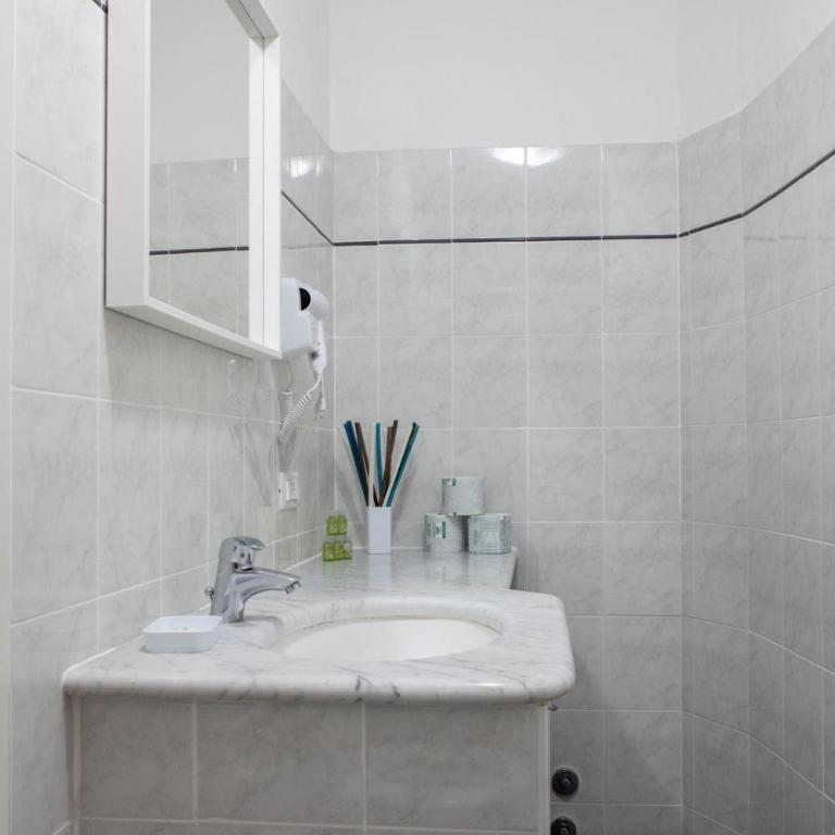 La casa di Adry - Two-Bedroom Apartment - 25