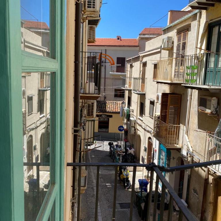 Cefalhub - Camera Matrimoniale con Balcone - 3