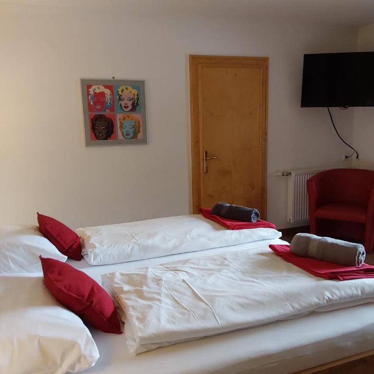 Gästehaus Huber - Vierbettzimmer mit Bergblick - 4