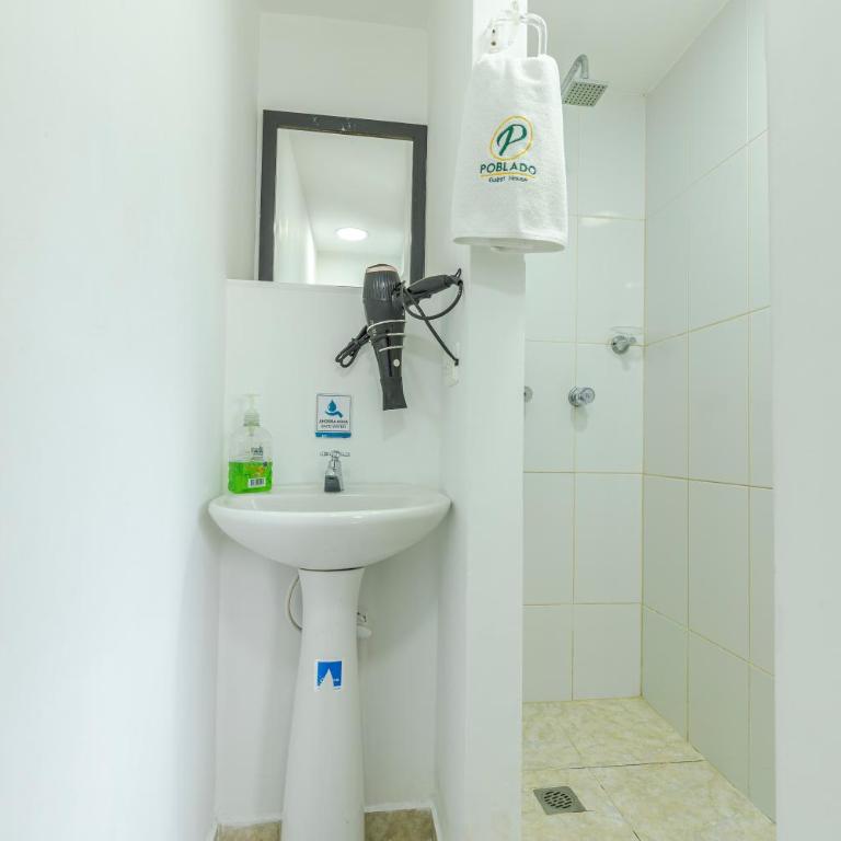 Poblado Guest House - Habitación Doble con baño privado - 15