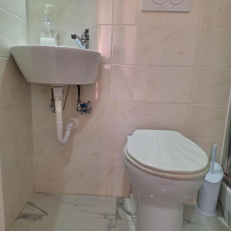 Casa Fanti 57 - Camera Matrimoniale con Bagno Privato - 13