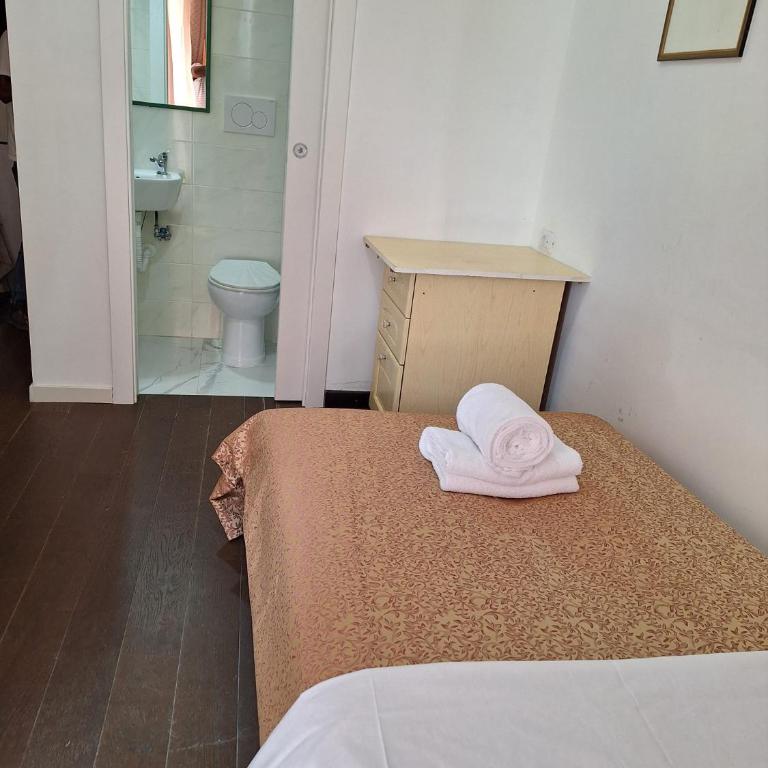 Casa Fanti 57 - Camera Matrimoniale con Bagno Privato - 11