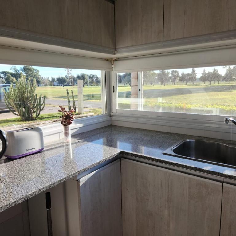 Casa en Club de Campo. Parque y Pileta. - Casa Unifamiliar de 3 dormitorios - 40