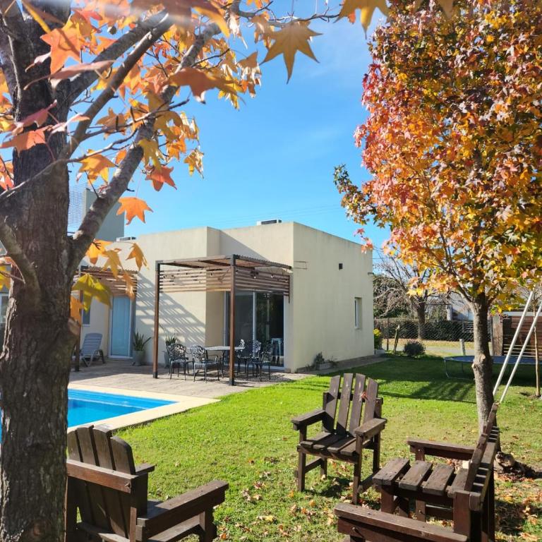 Casa en Club de Campo. Parque y Pileta. - Casa Unifamiliar de 3 dormitorios - 11