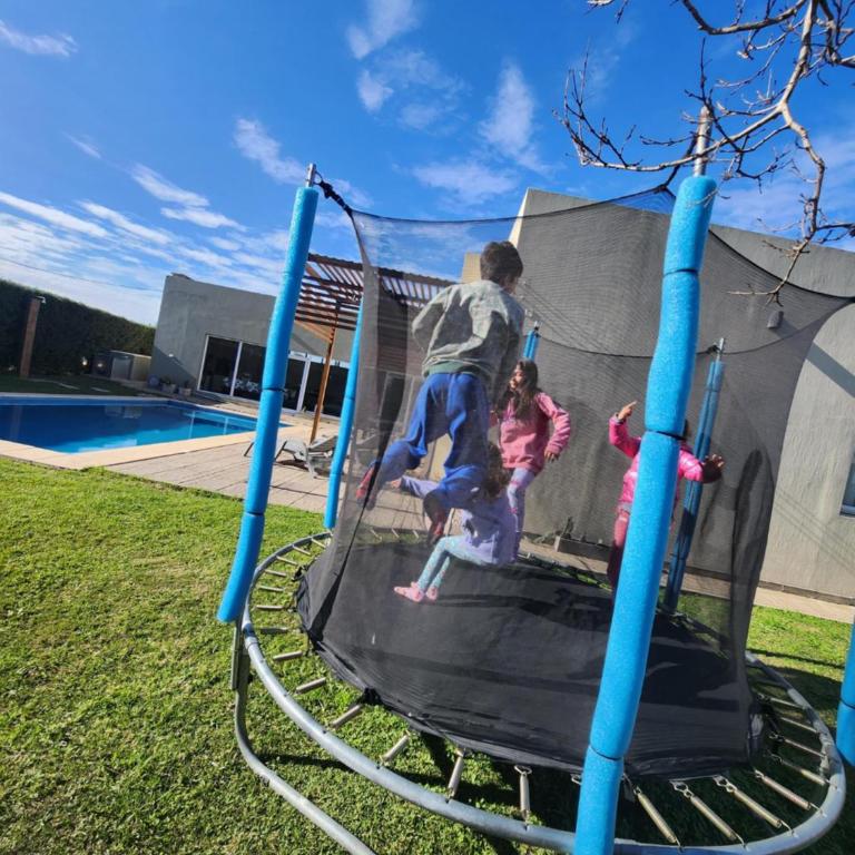 Casa en Club de Campo. Parque y Pileta. - Casa Unifamiliar de 3 dormitorios - 9