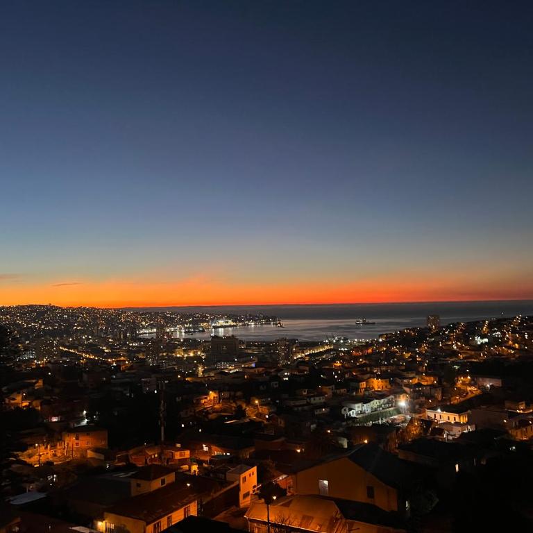 Vista Bahía Puerto Valparaíso - Depto entero 2 Dormitorios - Two-Bedroom Apartment with Balcony and Sea View - 1