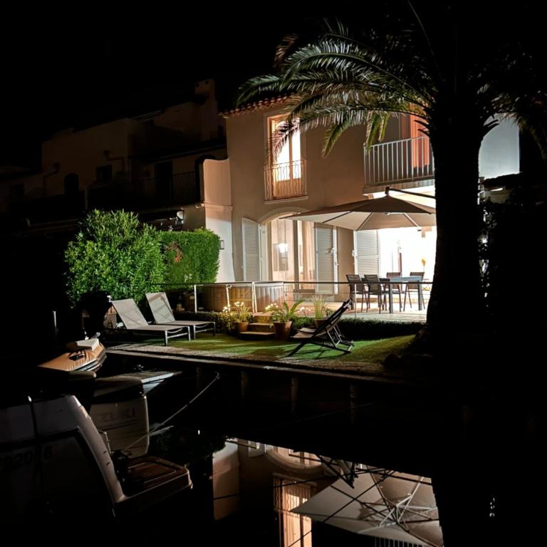 Grande Villa de 130 m2 avec SPA et amarrage privé 14x8M - Villa - 14