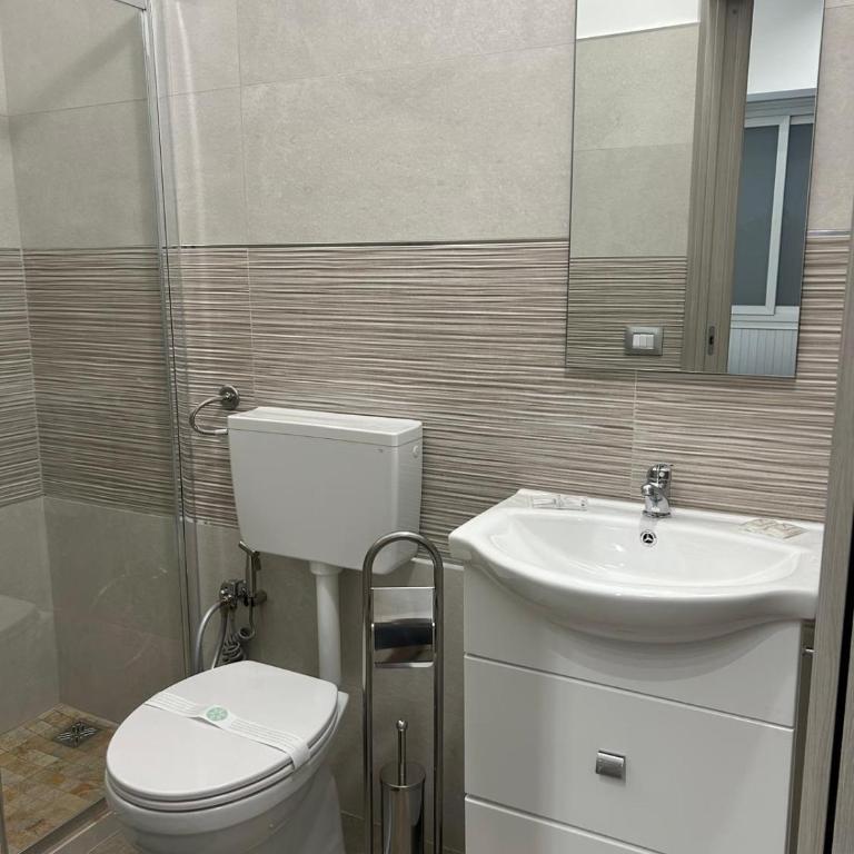 CASA DI ANGELA 2.0 - Camera Quadrupla con Bagno Privato - 8
