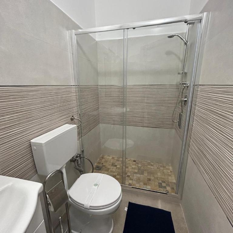 CASA DI ANGELA 2.0 - Camera Quadrupla con Bagno Privato - 9