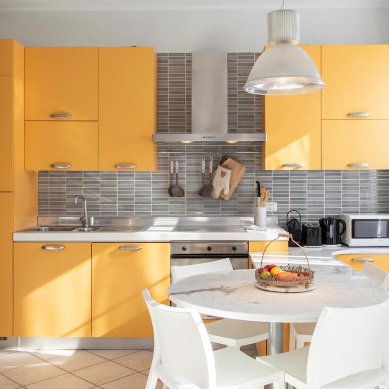 #13 Staywizus - Orange suite AC Wifi Balcony 3mins walk sea front - Appartement 2 Chambres - 9