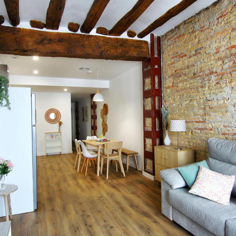 Apartamentos Almada - calle Alfonso - Plaza SAS - Apartamento Deluxe de 2 dormitorios - 2