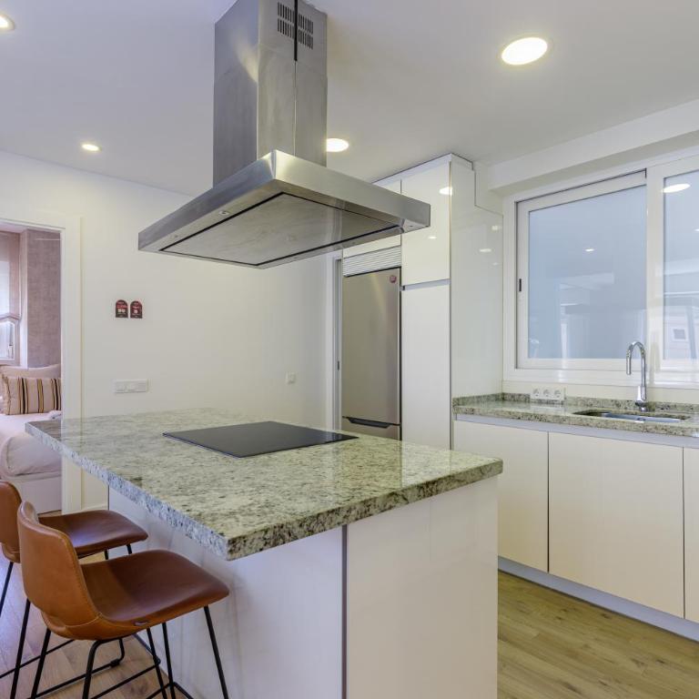 Six Apartments by Caleta Homes - Apartamento con balcón - 8