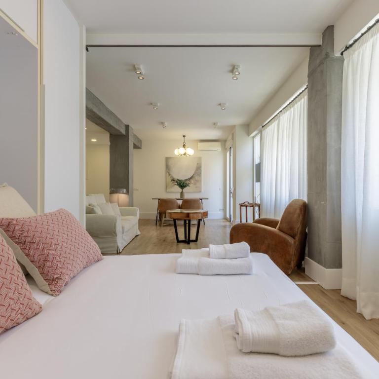 Six Apartments by Caleta Homes - Apartamento con balcón - 2