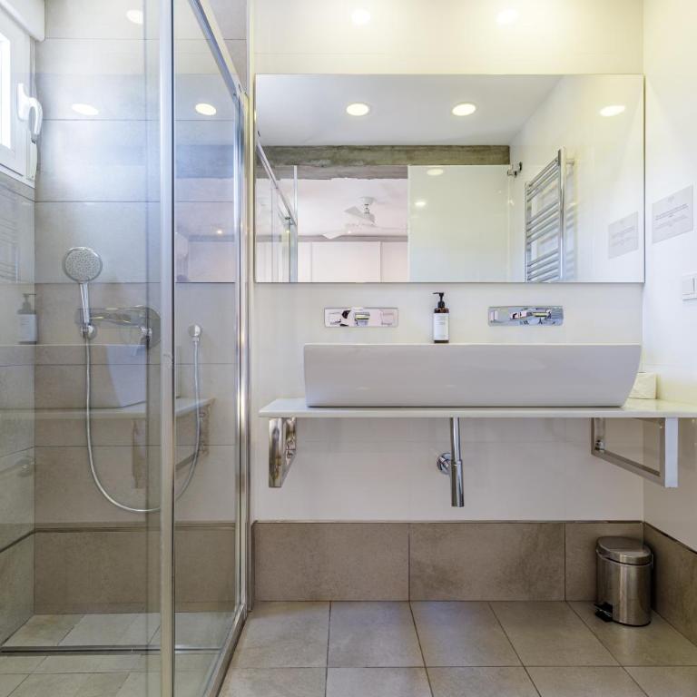 Six Apartments by Caleta Homes - Apartamento con balcón - 4