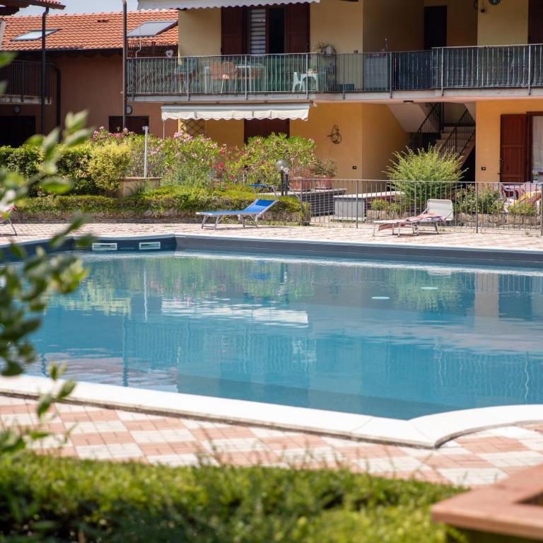 La casa di Monica con piscina e terrazza - Three-Bedroom Apartment with Balcony - 5